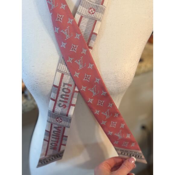 LOUIS VUITTON M78149 Monogram Bandeau BB Details Rose Bandeau Scarf - Picture 2 of 4
